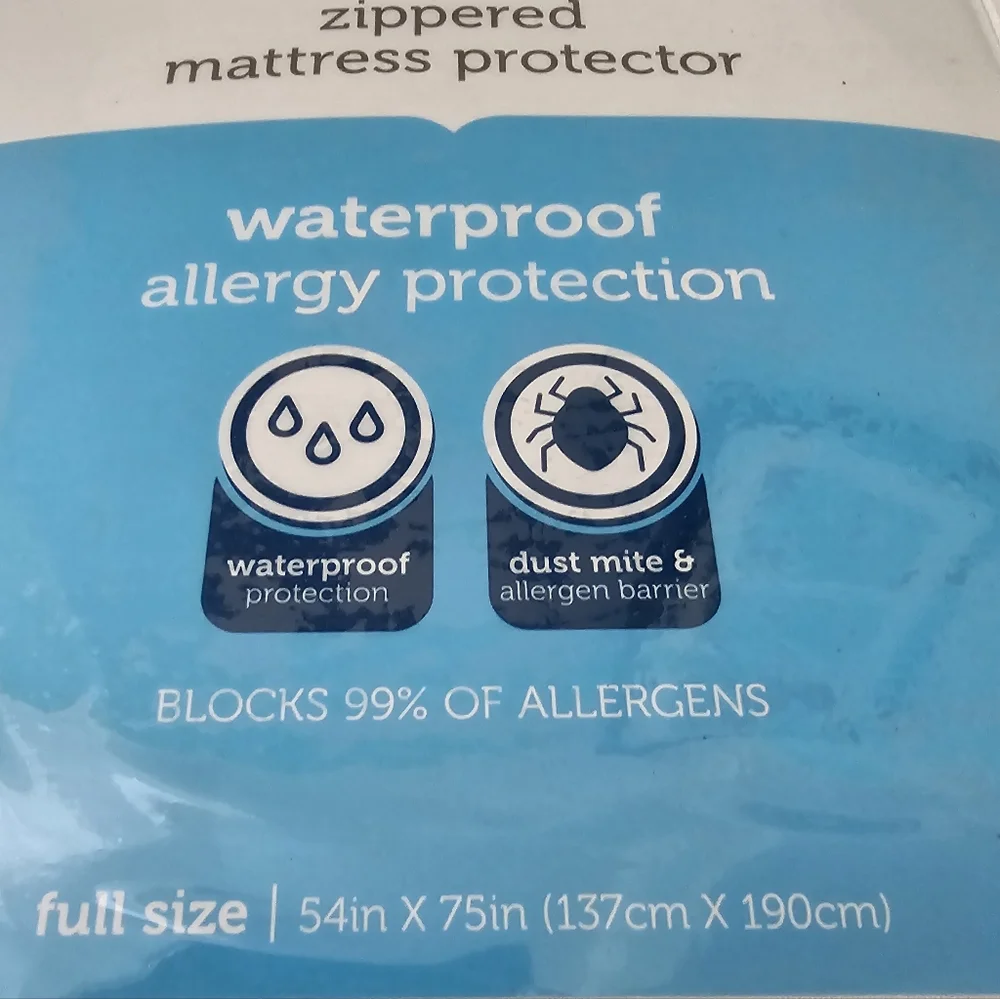 NEW ALLEREASE Full Size Zippered Mattress Protector - White
